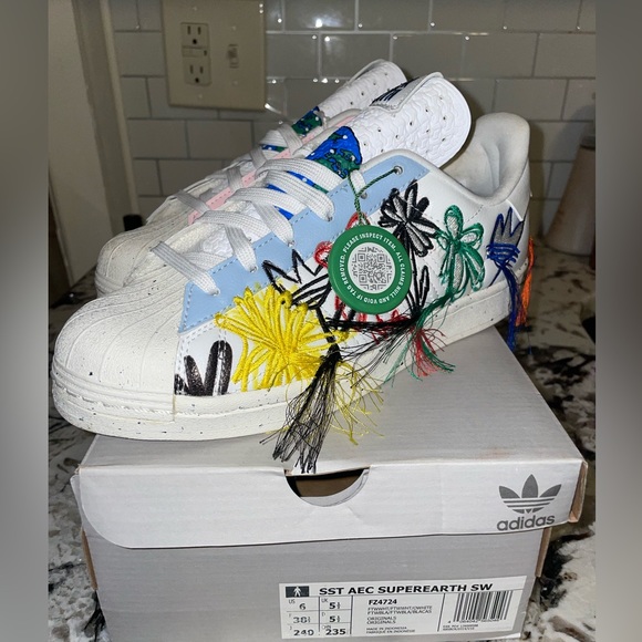 Adidas x Sean Witherspoon Superearth - Picture 1 of 7